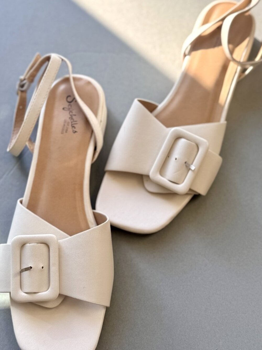 Seychelles Ivory Cream Oversized Buckle Ankle Strap Block Heel Sandal Size 8.5